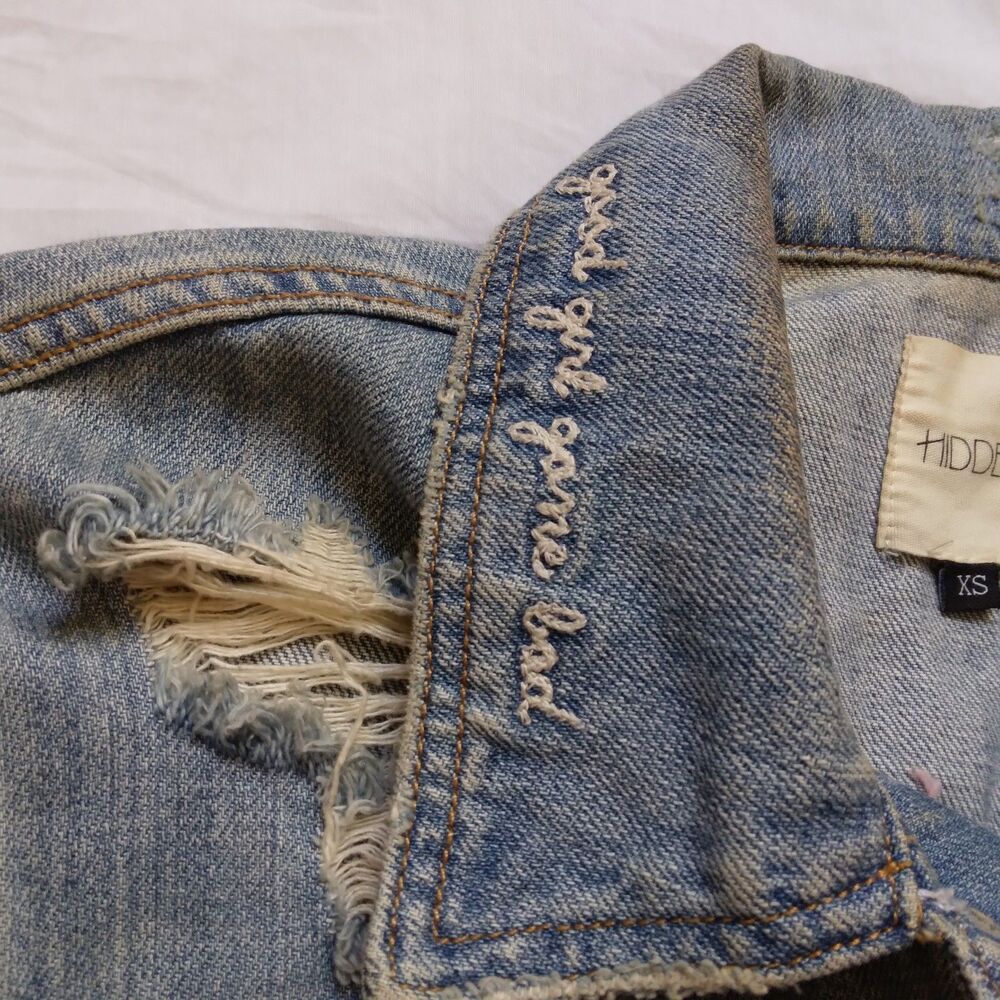 Hidden Embroidered Distressed Denim Jean Jacket Grunge Y2K Women's Size XS - Picture 10 of 16